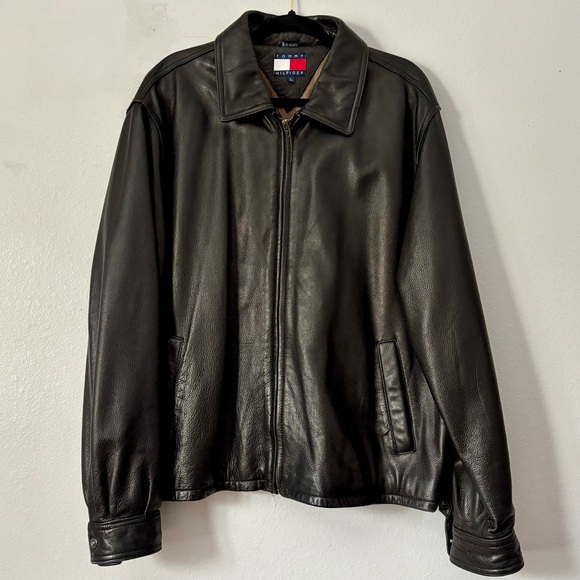 Men’s Vintage 90’s Tommy HilfigerBlack LeatherJacket size L